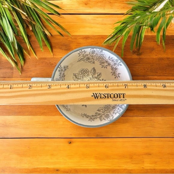 Pfaltzgraff Gabriela Gray Mug with Floral Interior - Picture 9 of 10